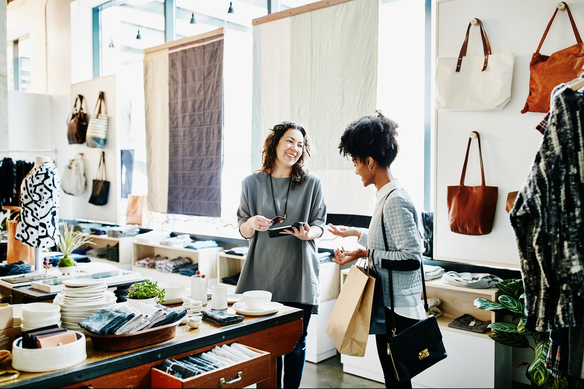 6 Ways to Turn Your Audience into Loyal Buyers with Community Commerce