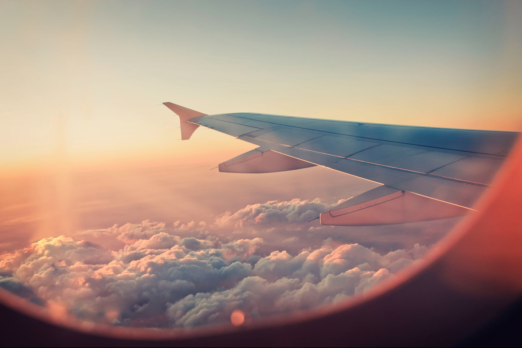 I Had 15 Flights in 2 Months – Here’s How I Keep My Startup Running From the Sky