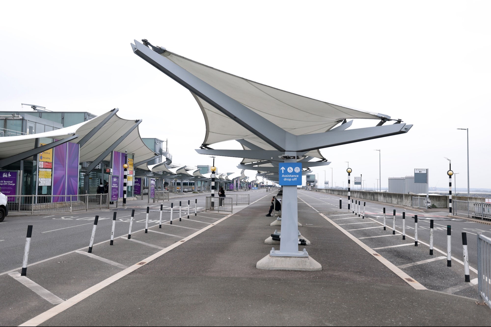 Heathrow Airport Closes, Causes Global Travel Chaos