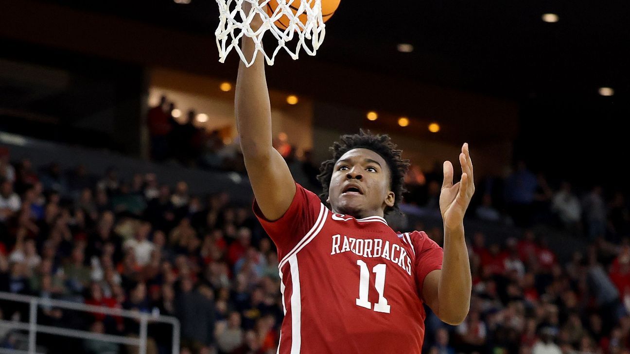 Calipari back into Sweet 16 as Arkansas upsets St. John’s