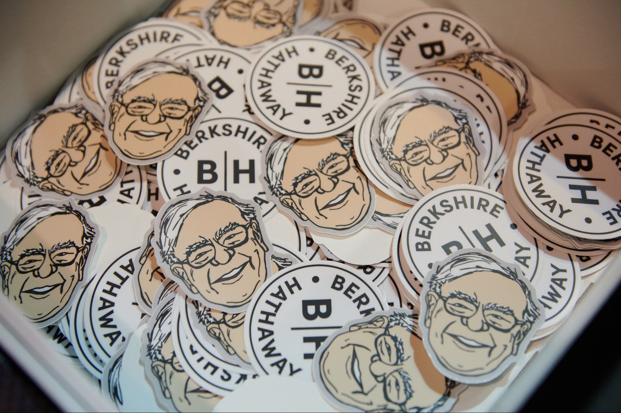 Warren Buffett Employee Wins $1M March Madness Bracket Contest