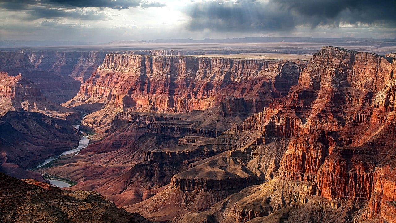 Family on Las Vegas, Grand Canyon vacation vanished on US road trip: authorities