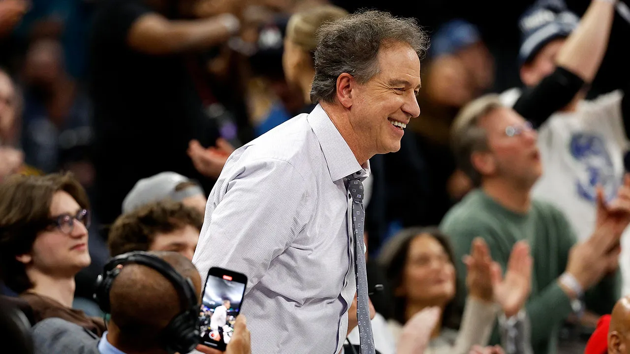 Longtime play-by-play man’s quick-thinking moment during March Madness broadcast