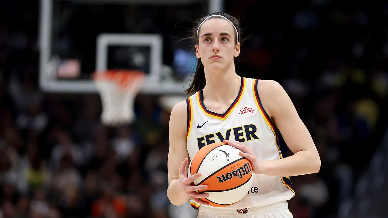 Caitlin Clark finds support from WNBA legend Lisa Leslie