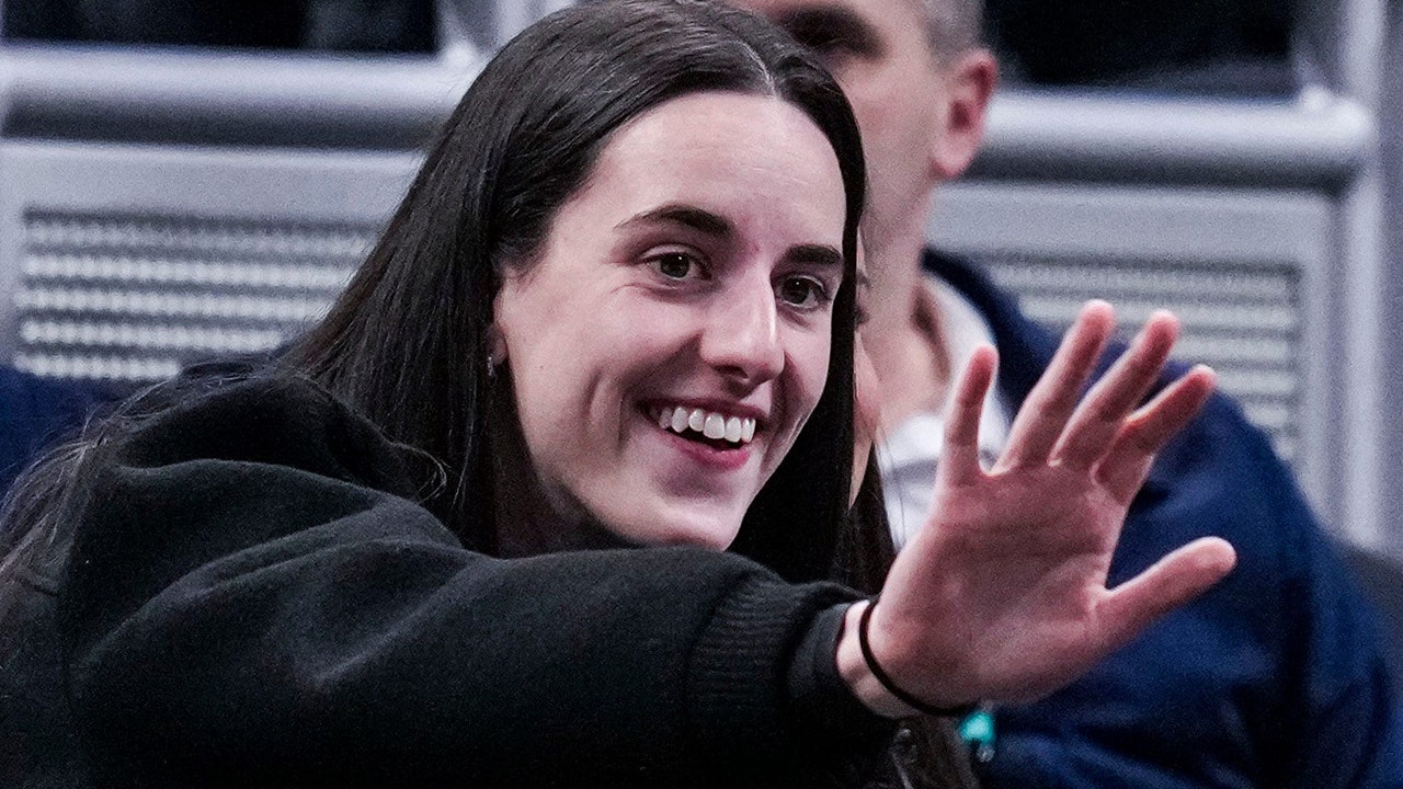 Caitlin Clark critics labeled ‘big dummies’ by basketball legend