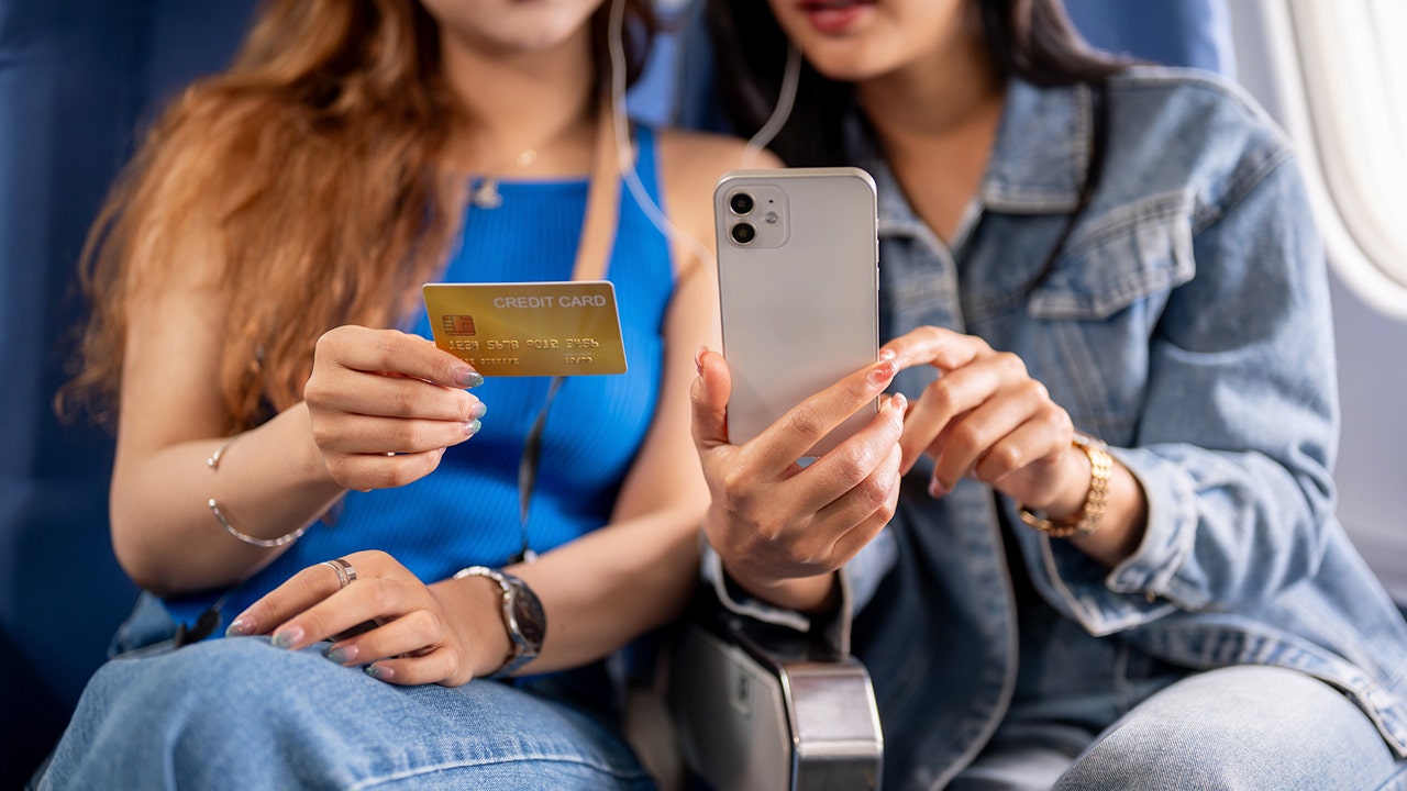 Seat swapper sends fellow Delta flyer $150 Venmo to switch for aisle seat, Reddit user claims