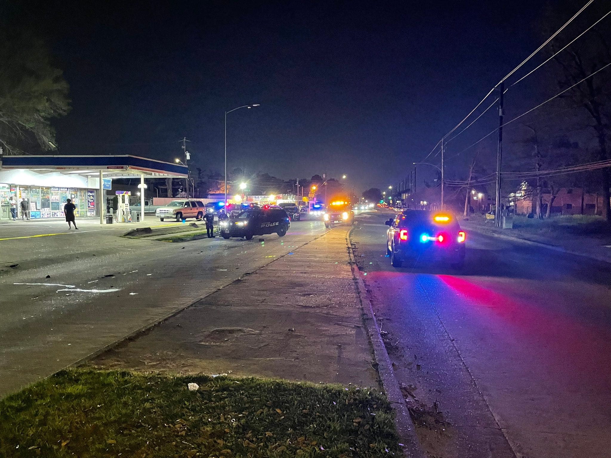 Texas man crashes car at 100 mph, flees scene leaving family in ditch