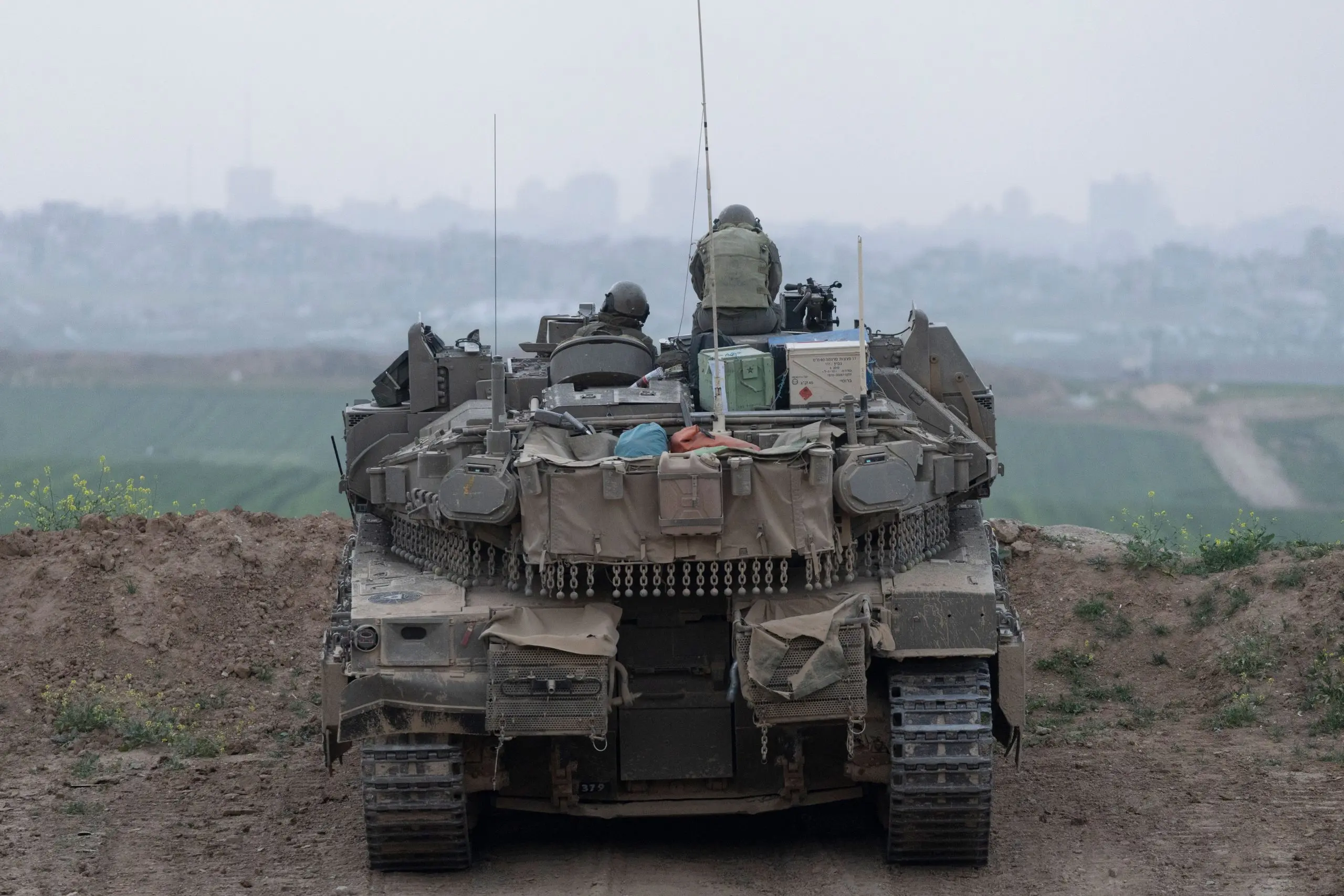 Israeli troops return to Gaza City, impose blocade
