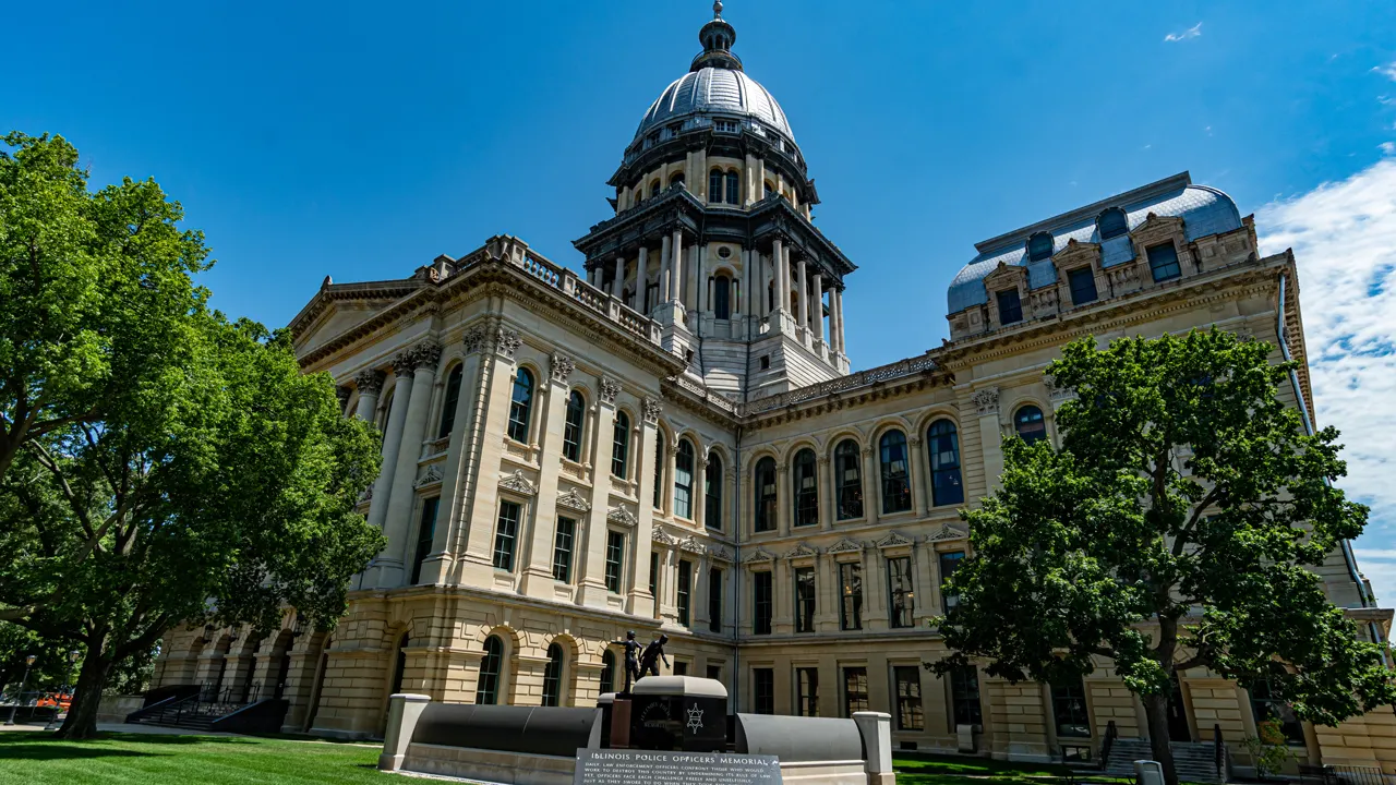 Illinois transgender bathroom allegations: DOE to probe school district