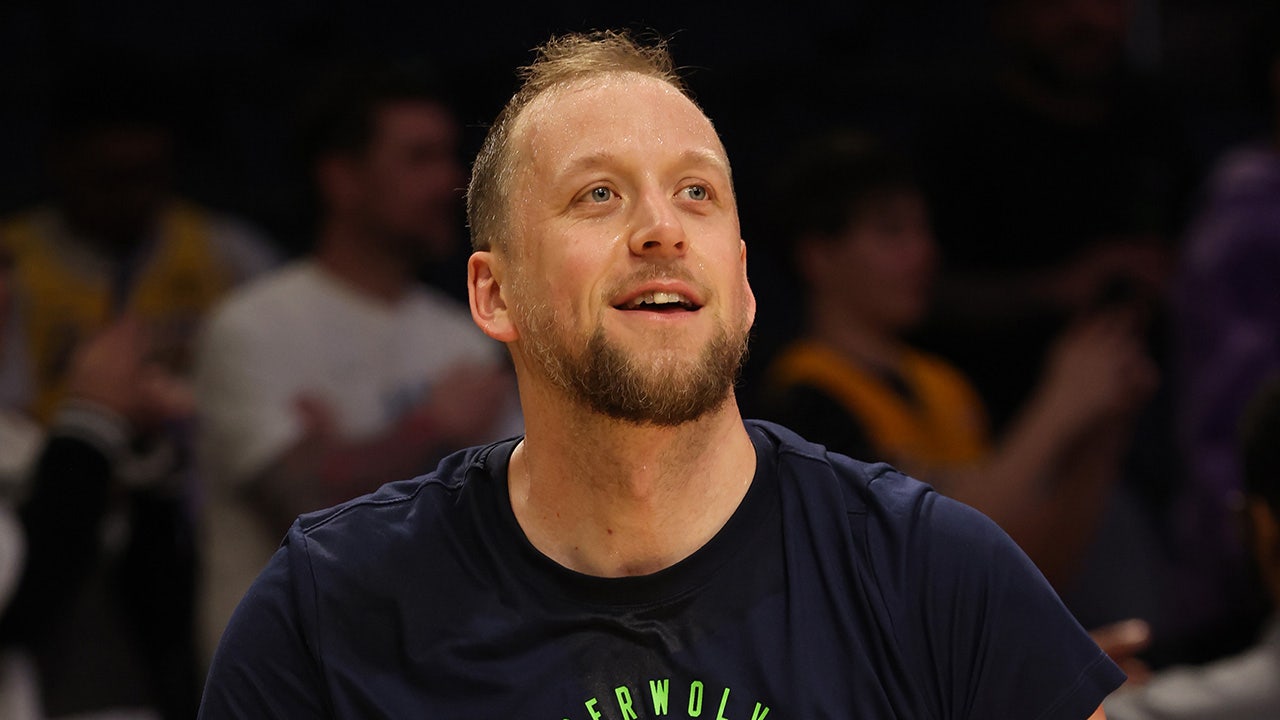 Timberwolves give bench player rare start so his autistic son could see him play