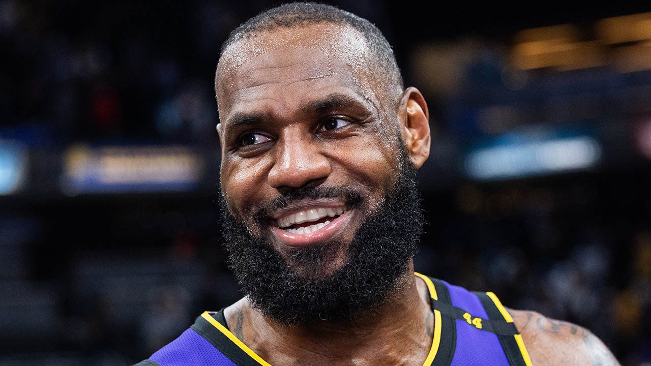 LeBron James faces criticism from NBA champion over remarks