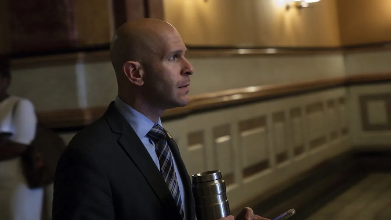 Illinois Dem on girls having to change in front of transgender: ‘It’s a lie!’