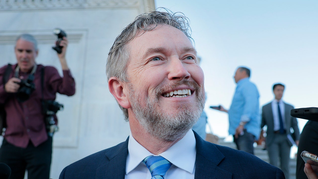 Proposal would require political candidates to disclose dual citizenship