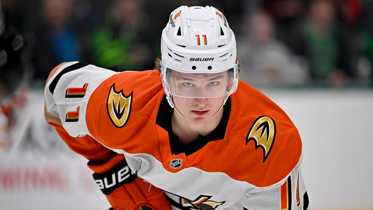 Anaheim Ducks: Trevor Zegras jokes about national anthem performance