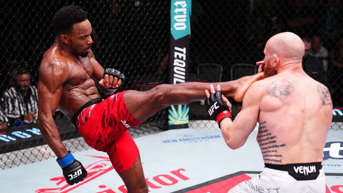 Lerone Murphy stays unbeaten, tops Josh Emmett in UFC main event