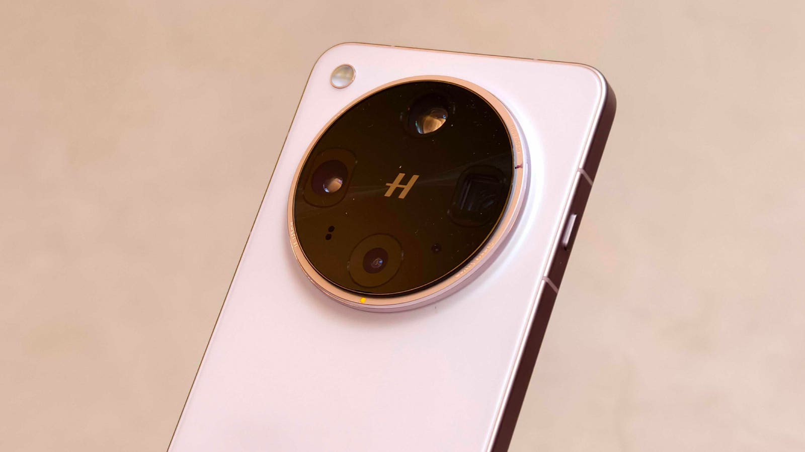 Oppo Find X8 Ultra Trims Camera Bump And Yet Retains Four 50MP Cameras