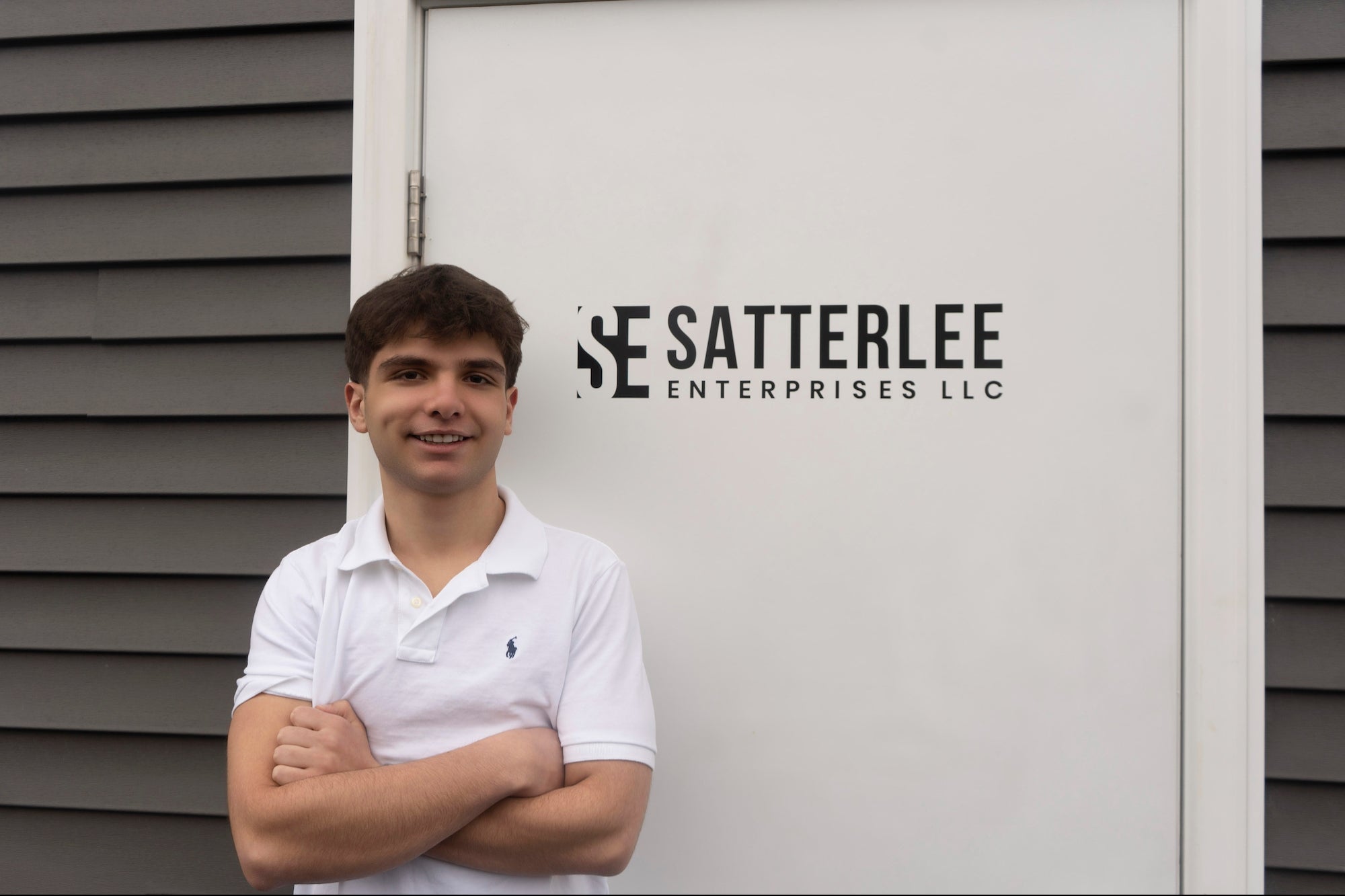 How a 17-Year-Old Student’s Side Hustle Makes $20k a Month