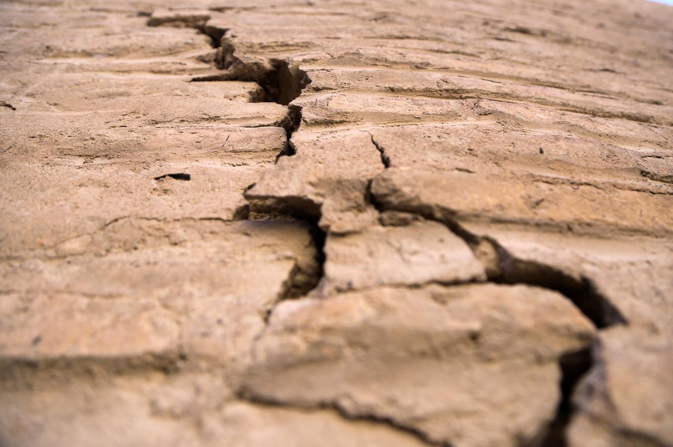 Iran Faces Widespread Land Subsidence Amid Escalating Water Emergency