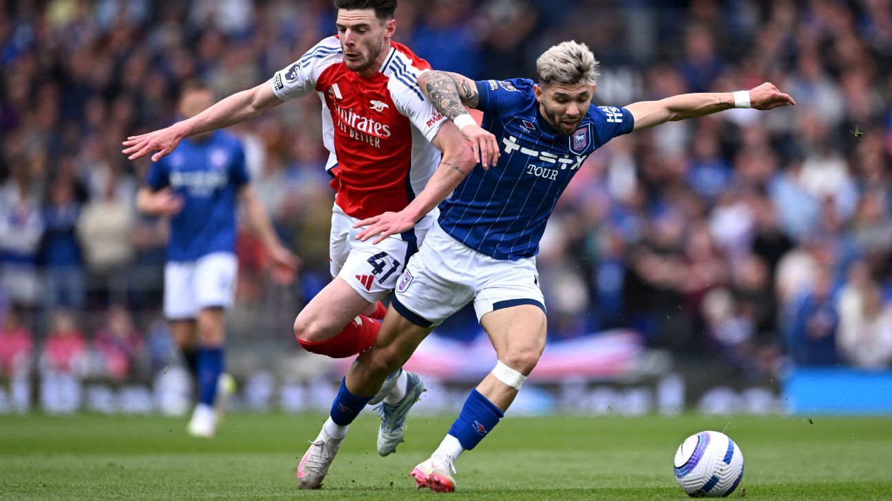 Ipswich vs Arsenal: Ed Sheeran gifts Declan Rice signed guitar