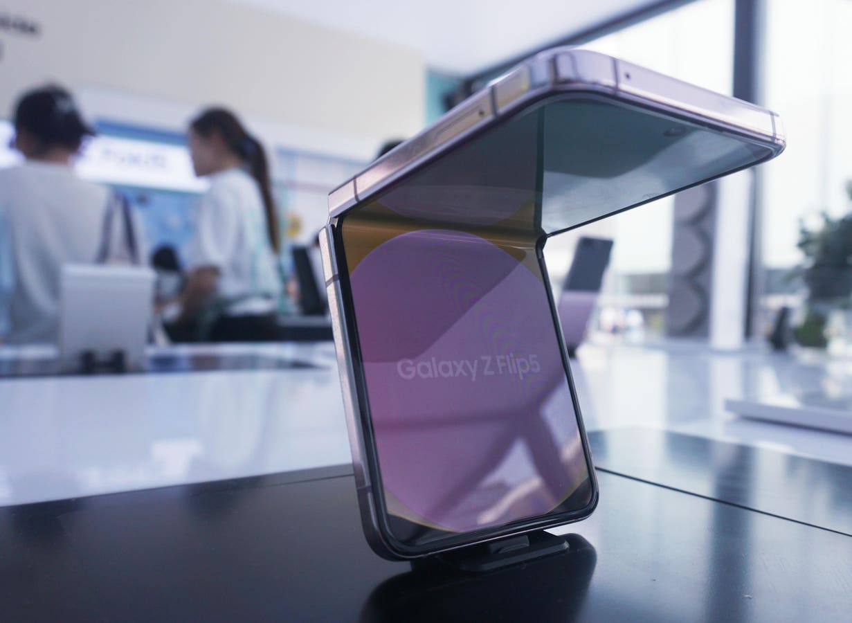 Galaxy Z Flip 7 Details, Gmail’s Unsubscribe Help, Pixel 10 Design Leaks