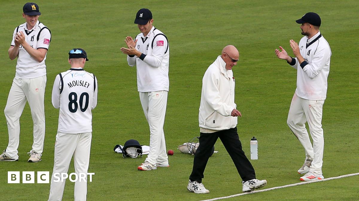 Jeff Evans: Welsh umpire great dies aged 70
