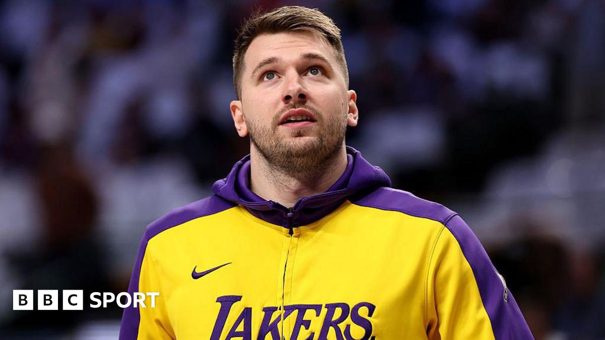 Luka Doncic hits 45 points on emotional return to Dallas Mavericks as Lakers clinch play-off spot