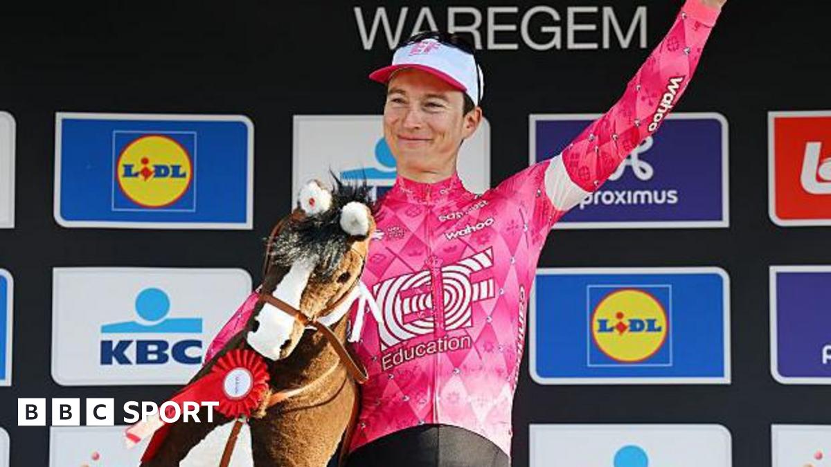 Dwars door Vlaanderen: Neilson Powless stuns Wout van Aert and Visma