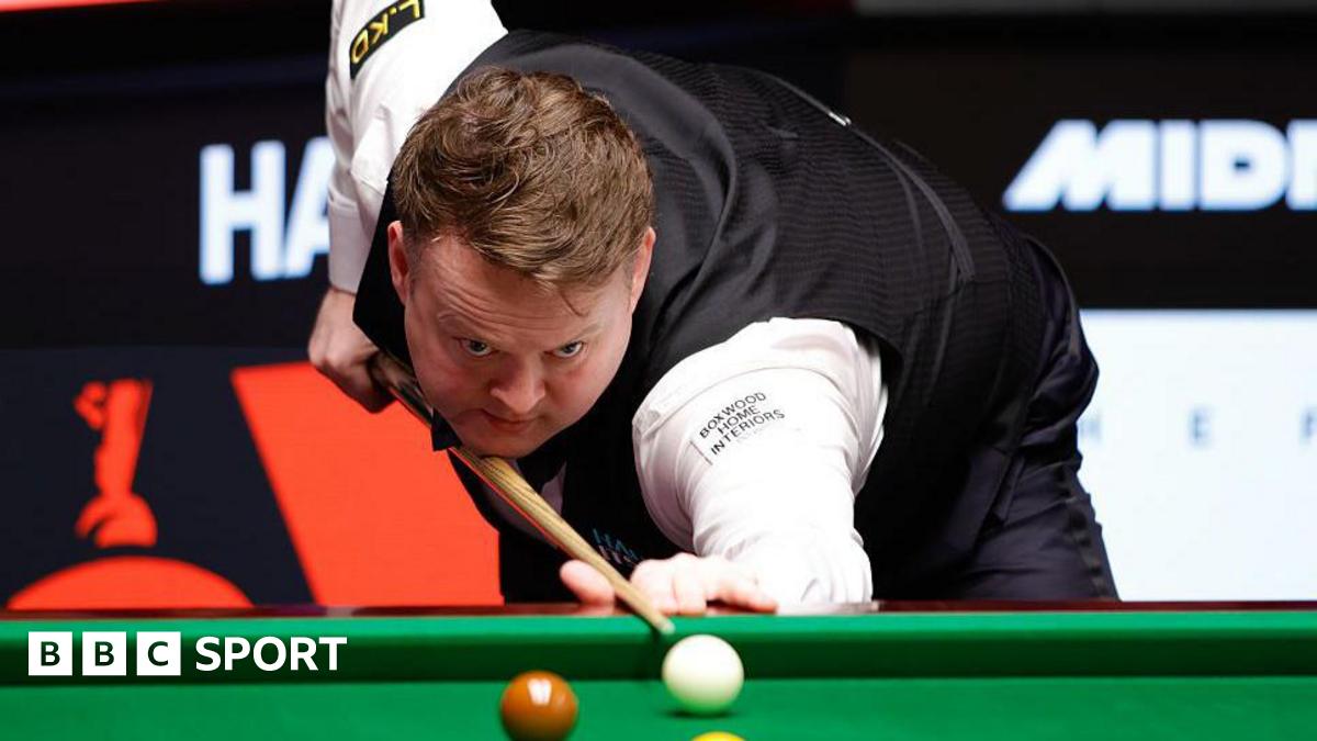 World Snooker Championship: Shaun Murphy moves into last 16