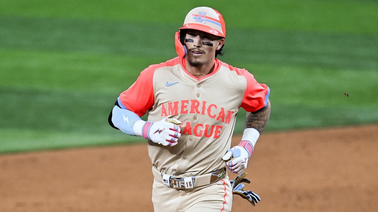 Red Sox’s Jarren Duran steals home vs Guardians