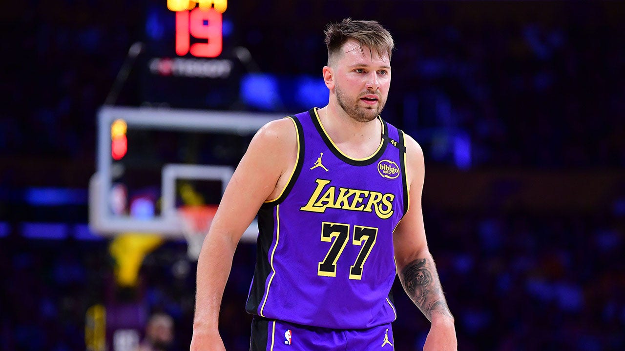 Luka Dončić pays full GoFundMe to restore vandalized Kobe Bryant mural: report