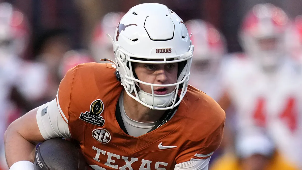 Arch Manning confirms decision to stick with Texas