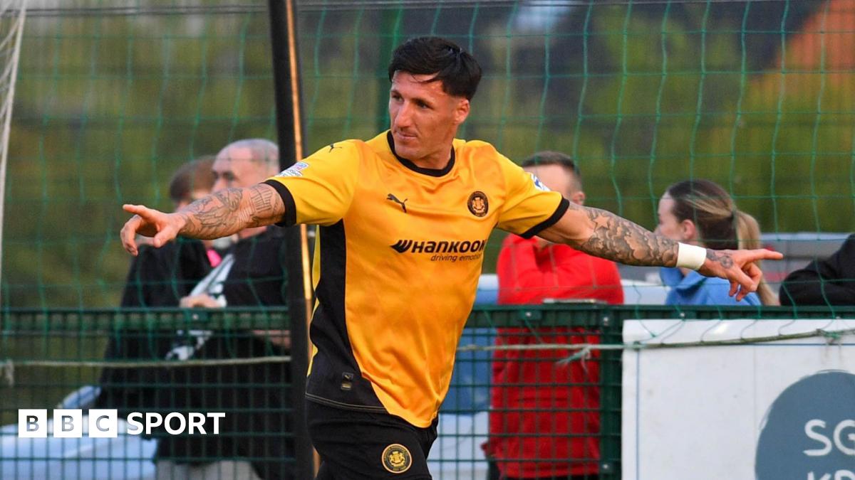 Irish Premiership: Danny Gibson treble helps Carrick to play-off advantage over Annagh United