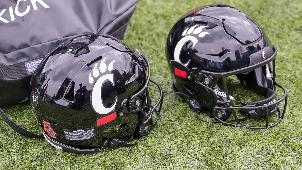 College football news: Cincinnati freshman offensive lineman dead at 18