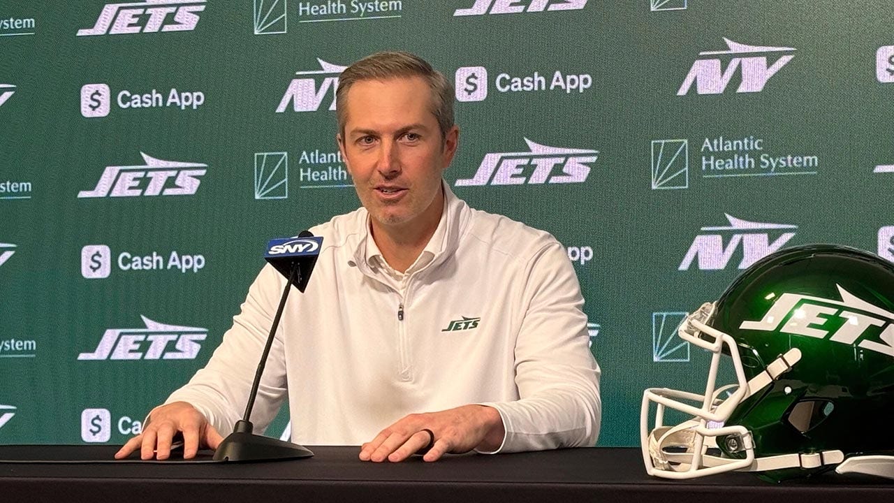 Jets GM avoids Aaron Rodgers questions after QB’s recent criticism