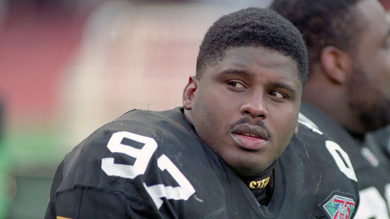 NFL world remembers former defensive lineman Ray Seals