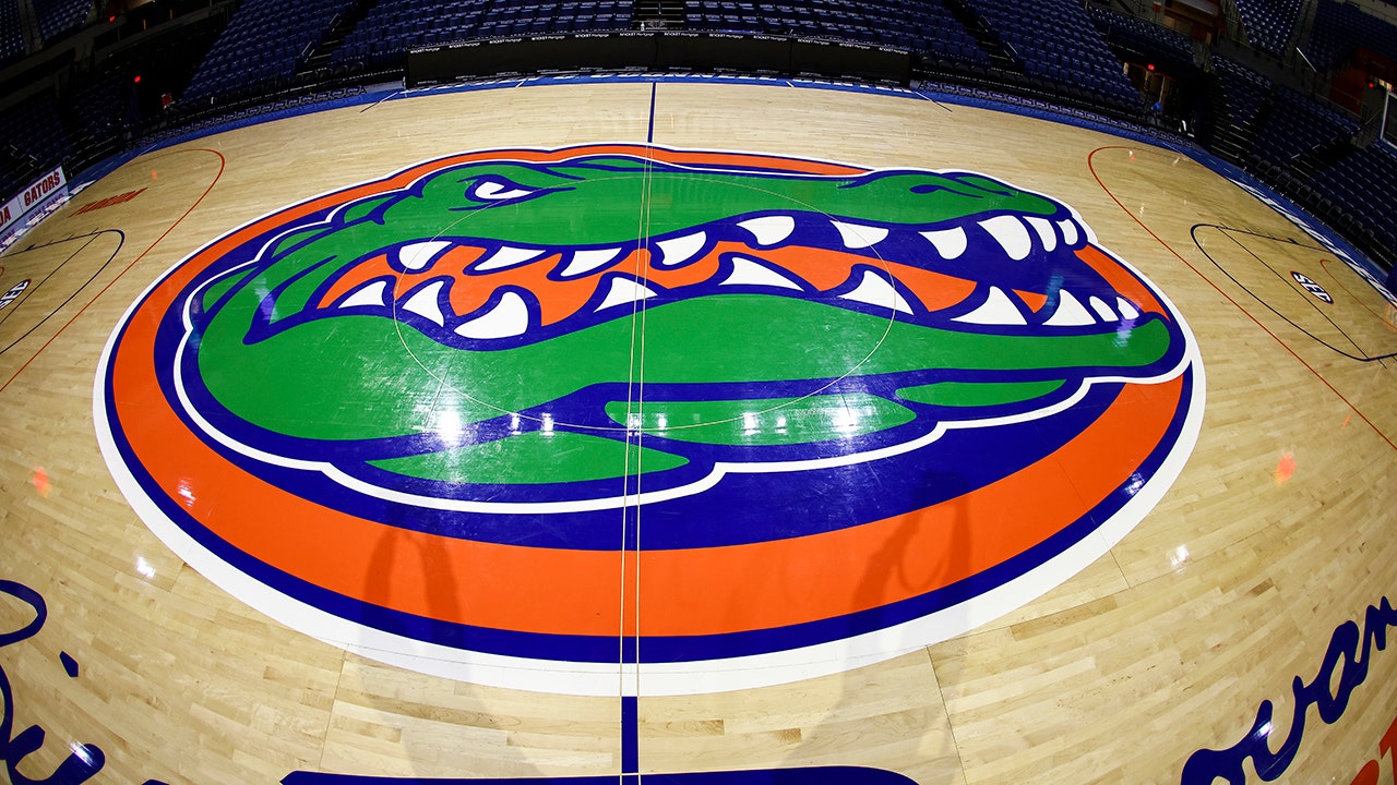 Florida basketball walk-on’s reaction during interview goes viral