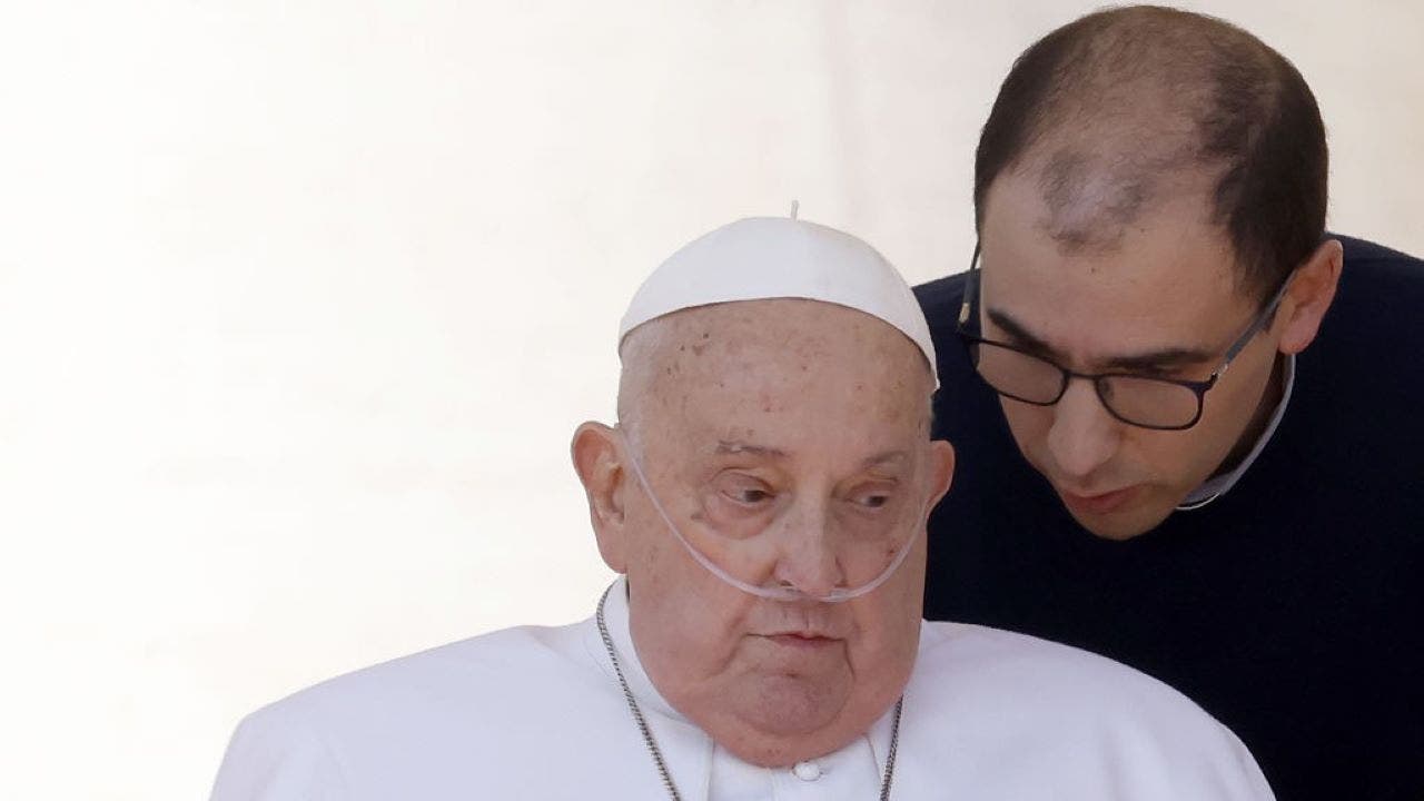 Pope Francis makes first public appearance in weeks