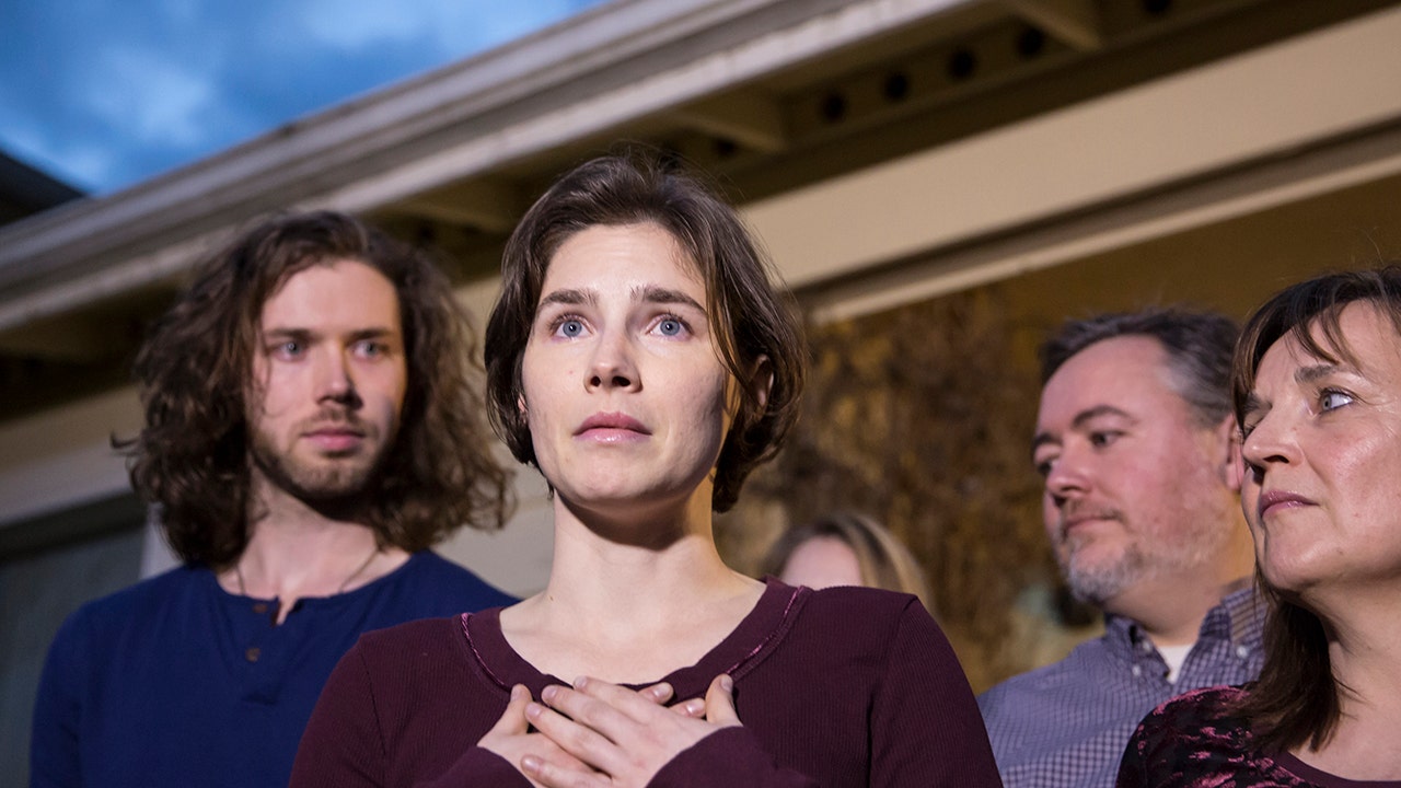 Amanda Knox recalls her unlikely friendship with a priest while behind bars