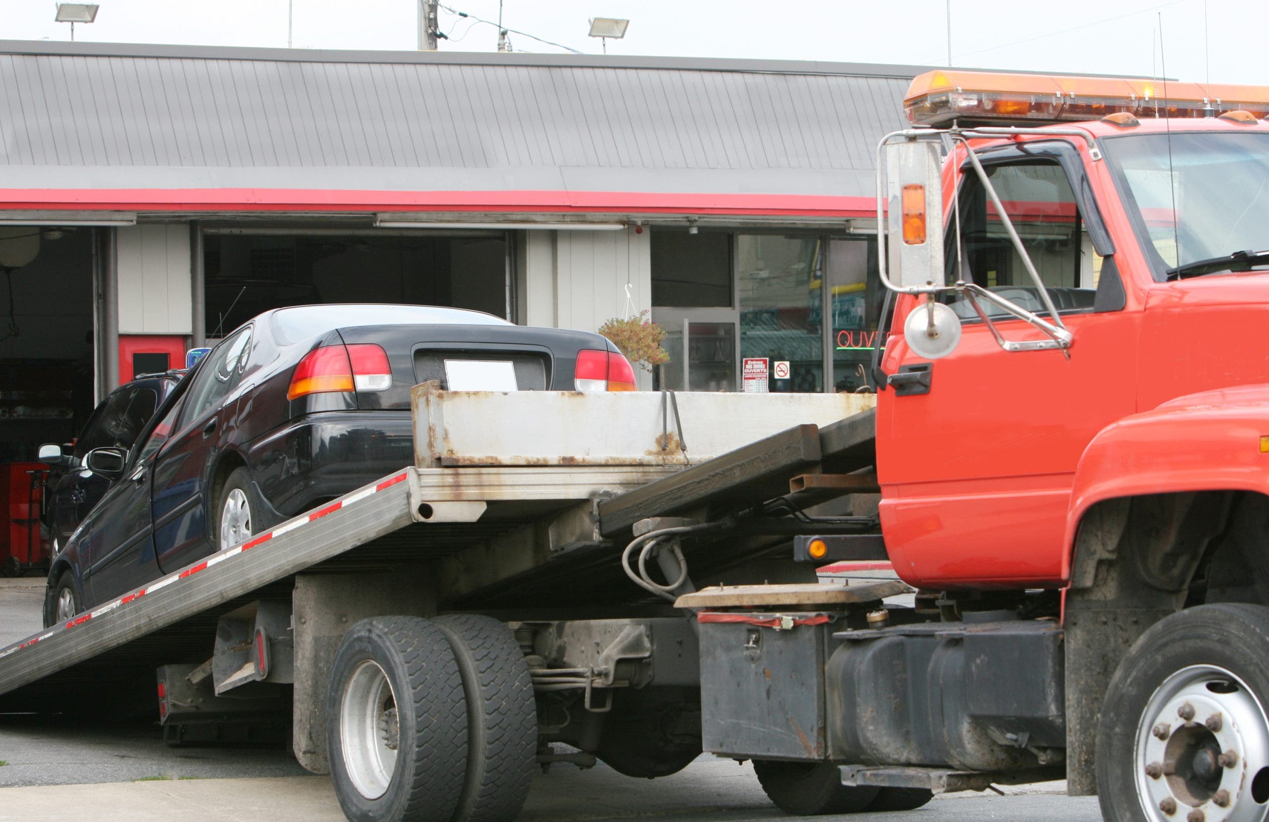 Tow truck companies are preying on collision victims in ‘predatory towing’ scam