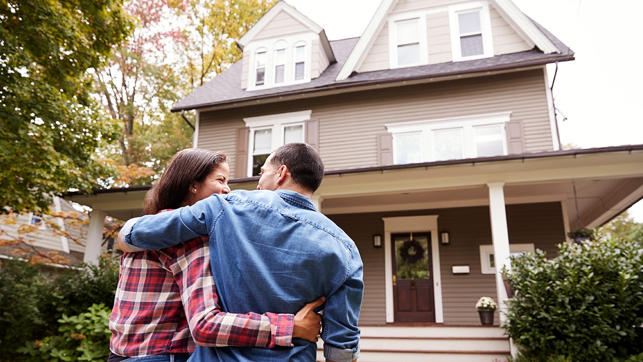 Economist John Schuler says Democrats wrongly blame Trump for high house prices