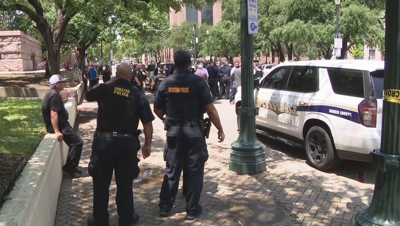 Houston-area deputy shot, suspect wounded in shootout