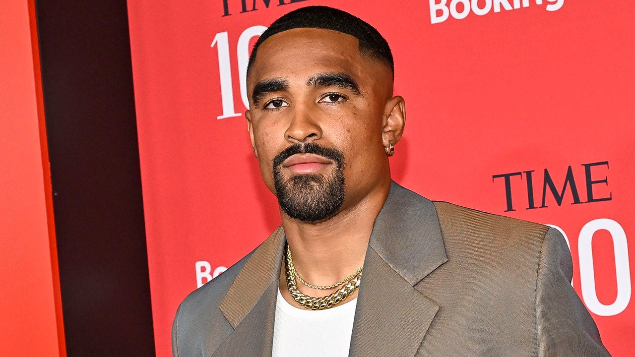 Jalen Hurts’ decision to avoid Trump celebration praised by Super Bowl champ