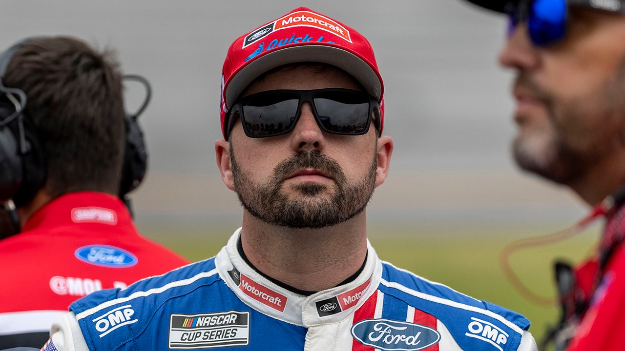 NASCAR news: Josh Berry hits bird, tire-changer at Talladega