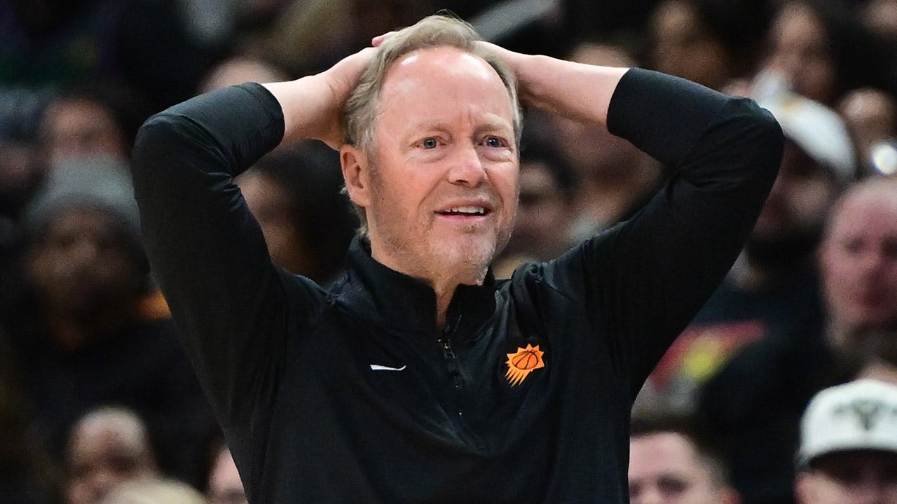 Suns fire coach Mike Budenholzer after 1 season
