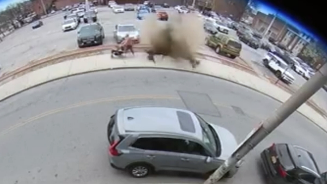 New York manhole explosion: Woman, 2 kids narrowly miss blast