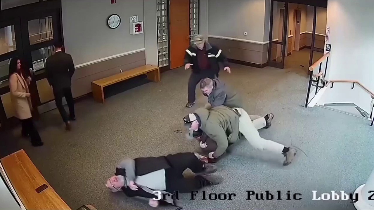 Venezuelan illegal alien tackled by federal agents at New Hampshire courthouse
