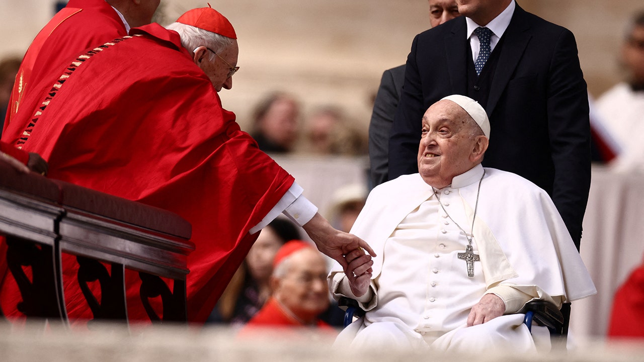 Pope Francis greeted the faithful for about 10 minutes on Palm Sunday