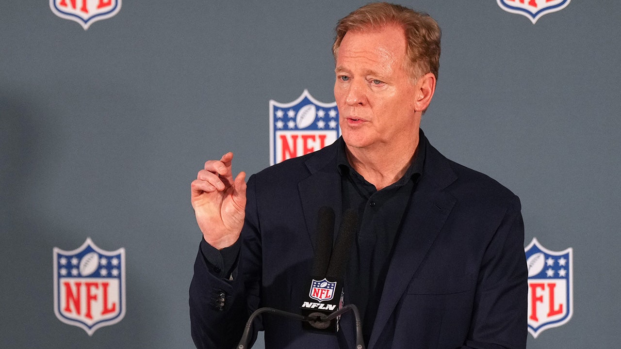 CLAY TRAVIS: NFL End Zones: Honor cops with ‘Back the Blue’ or leave politics out