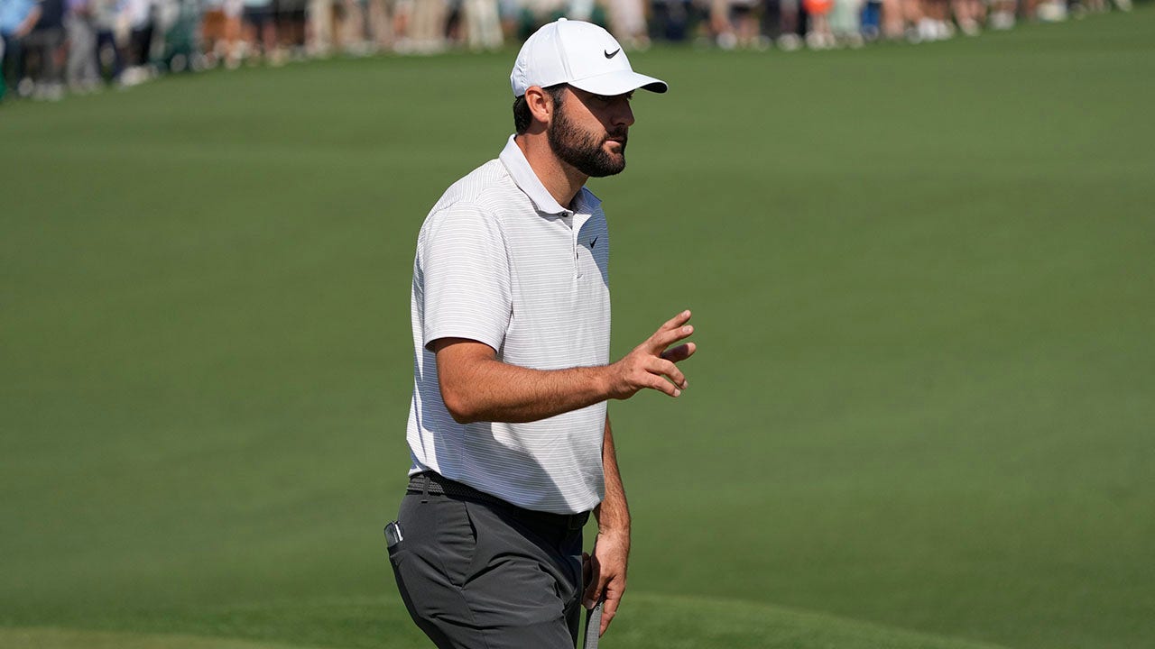 Masters moment: Scottie Scheffler drains long-range birdie putt
