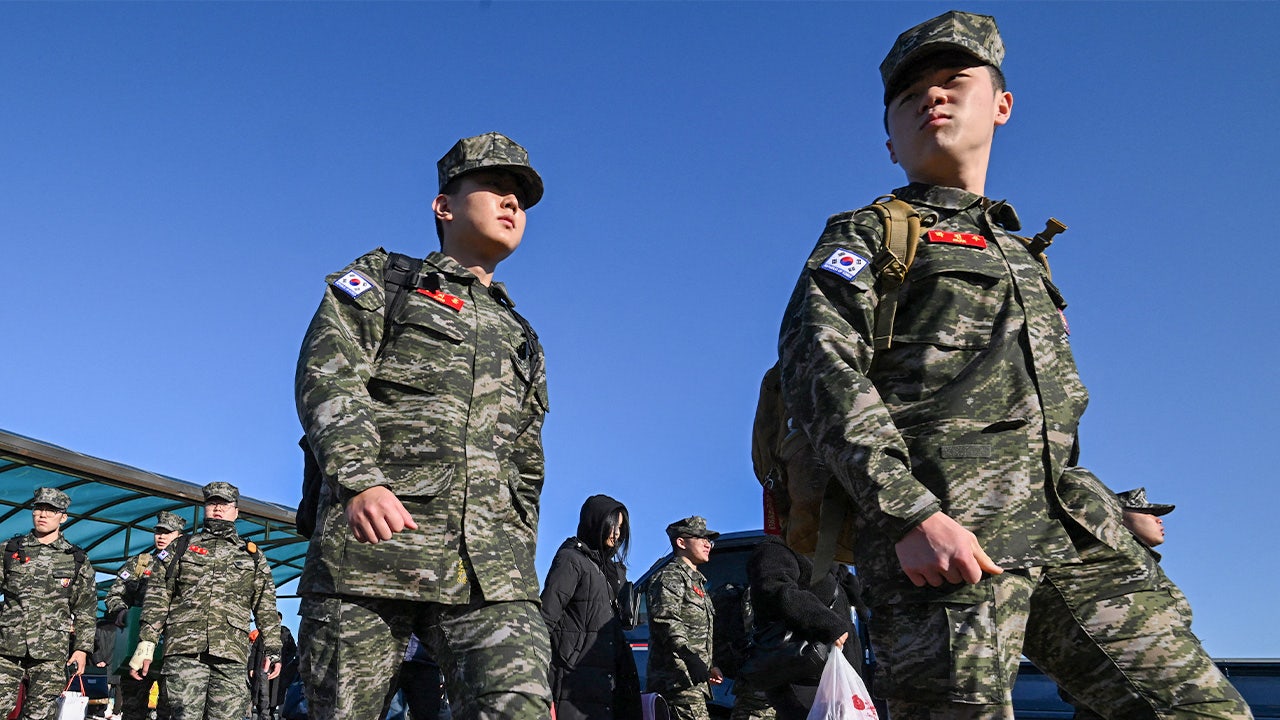 South Korean troops fire warning shots as North Korean soldiers breach DMZ